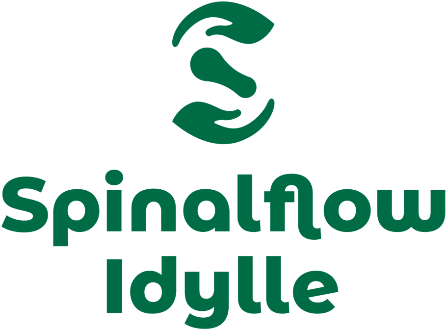 Spinalflow Idylle Logo: Alles in smaragdgrün. Zwei stilisierte Hände die einen seitlich geöffneten Kreis bilden. Zwischen ihnen ein stilisierter Wirbel von der Seite betrachtet. Darunter der Schriftzug: Spinalflow Idylle